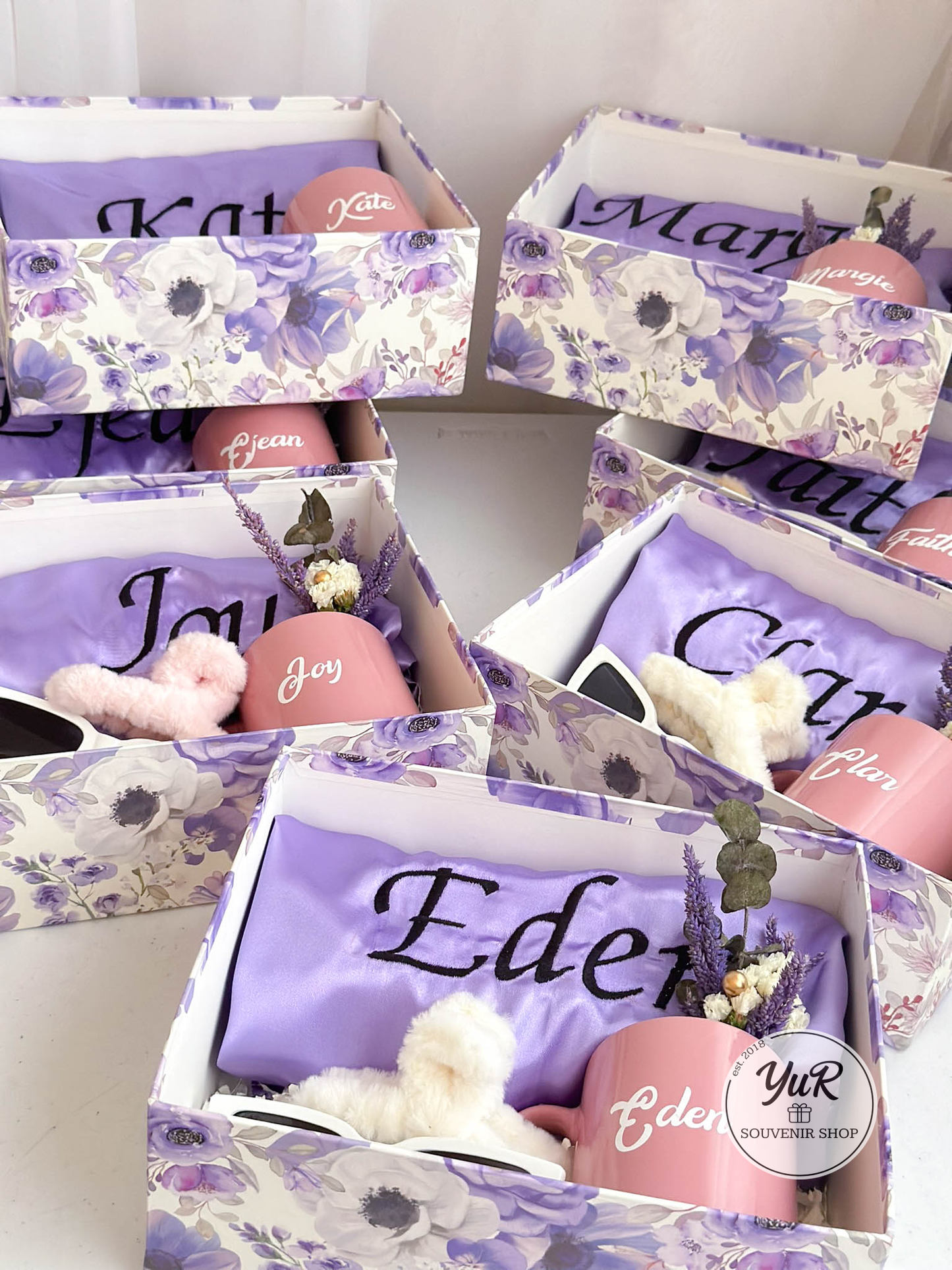 Lavvy (Floral printed box)