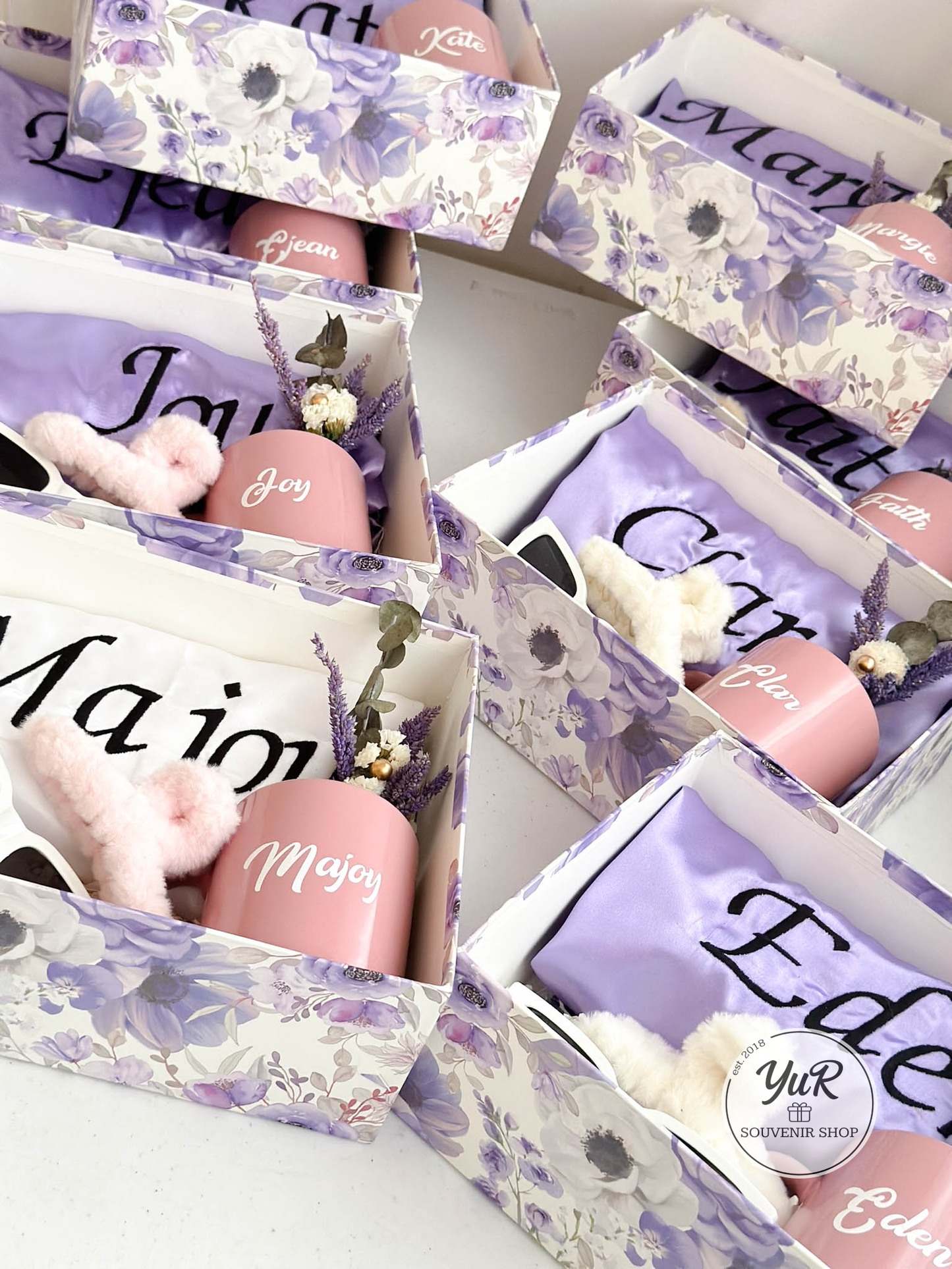 Lavvy (Floral printed box)