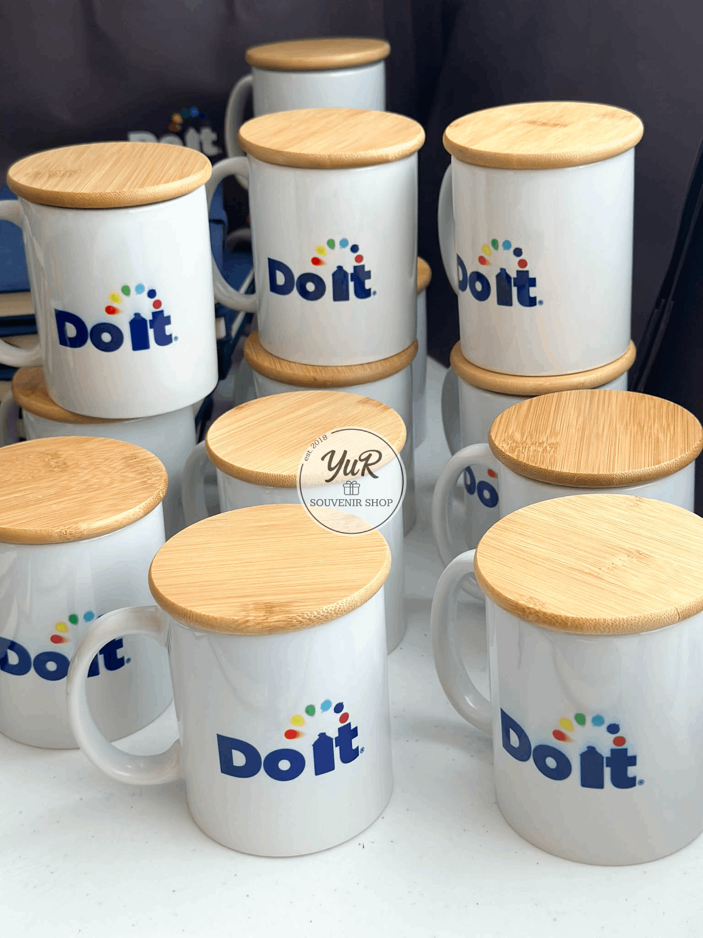 Mug with wooden cover
