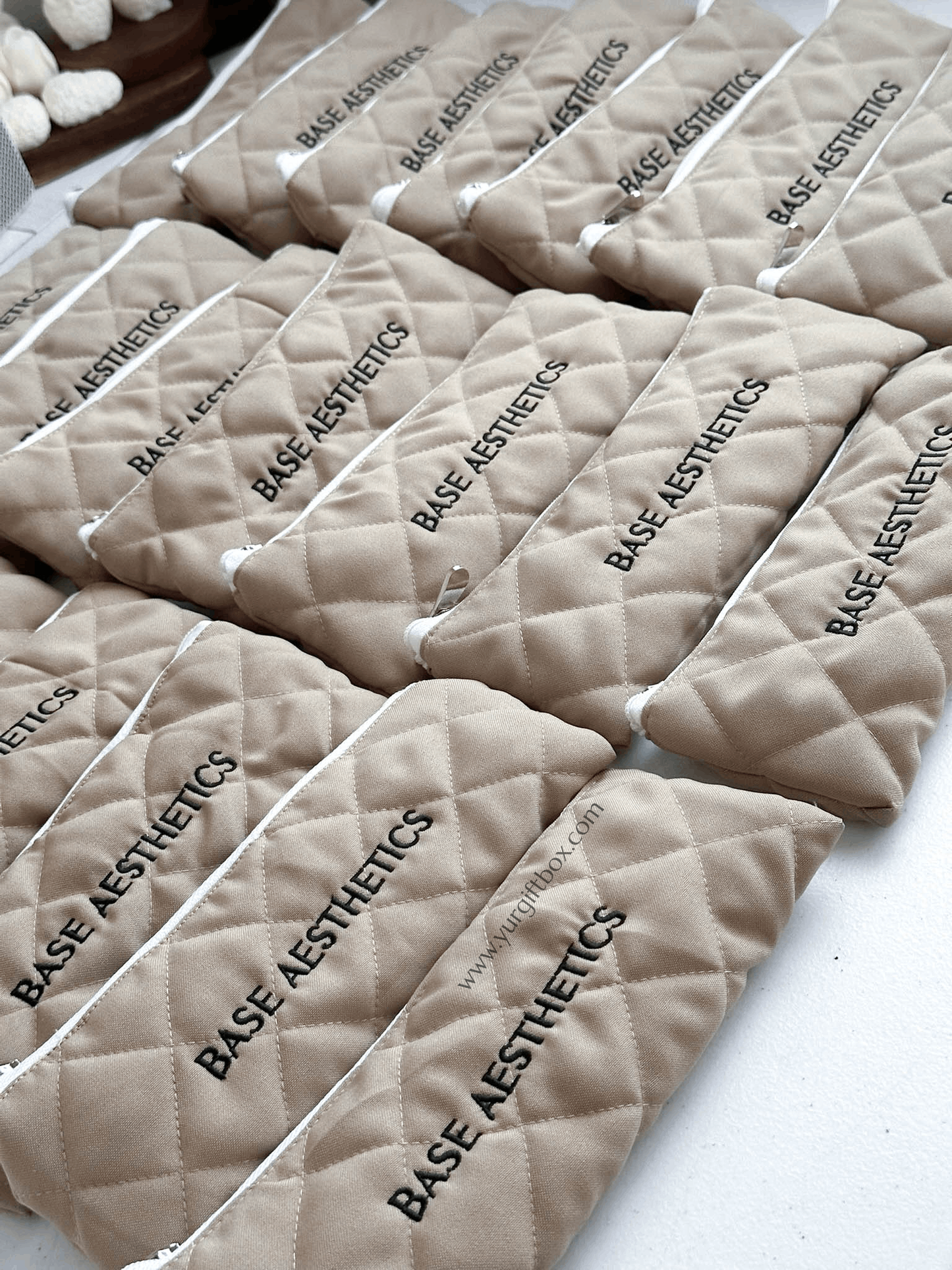 Quilted pouch (corporate)