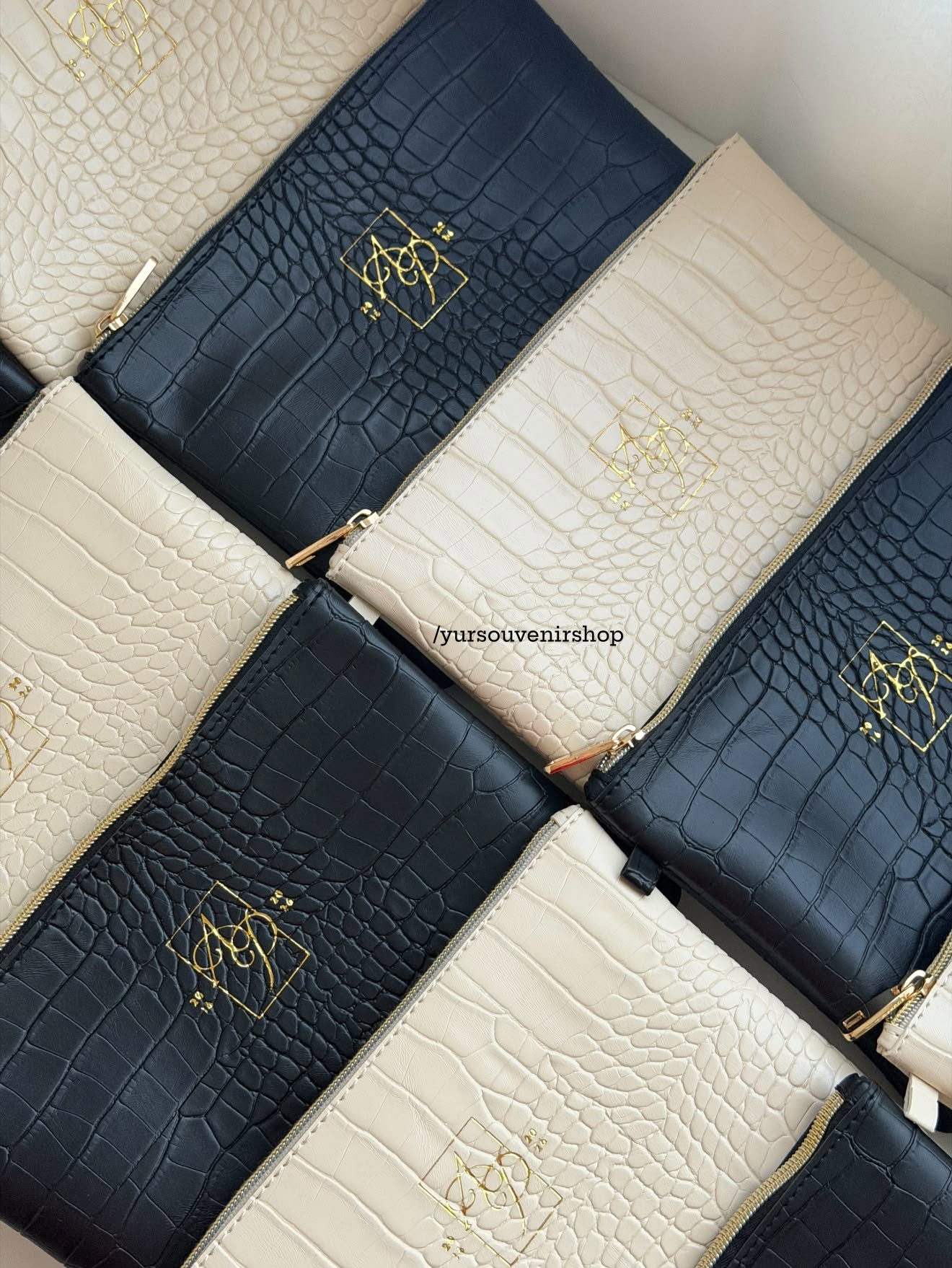 Leather Pouch (Croco) FLAT