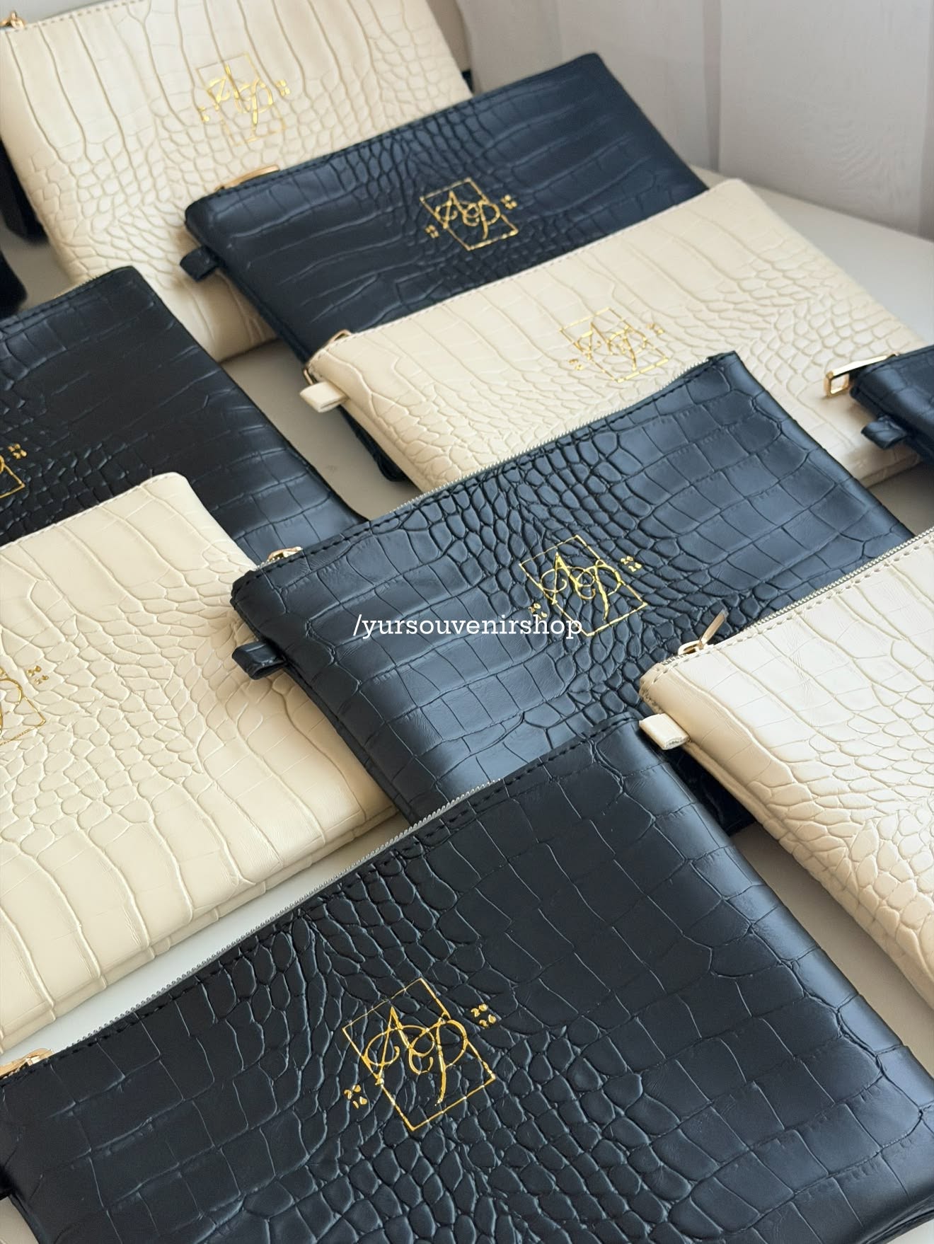 Leather Pouch (Croco) FLAT