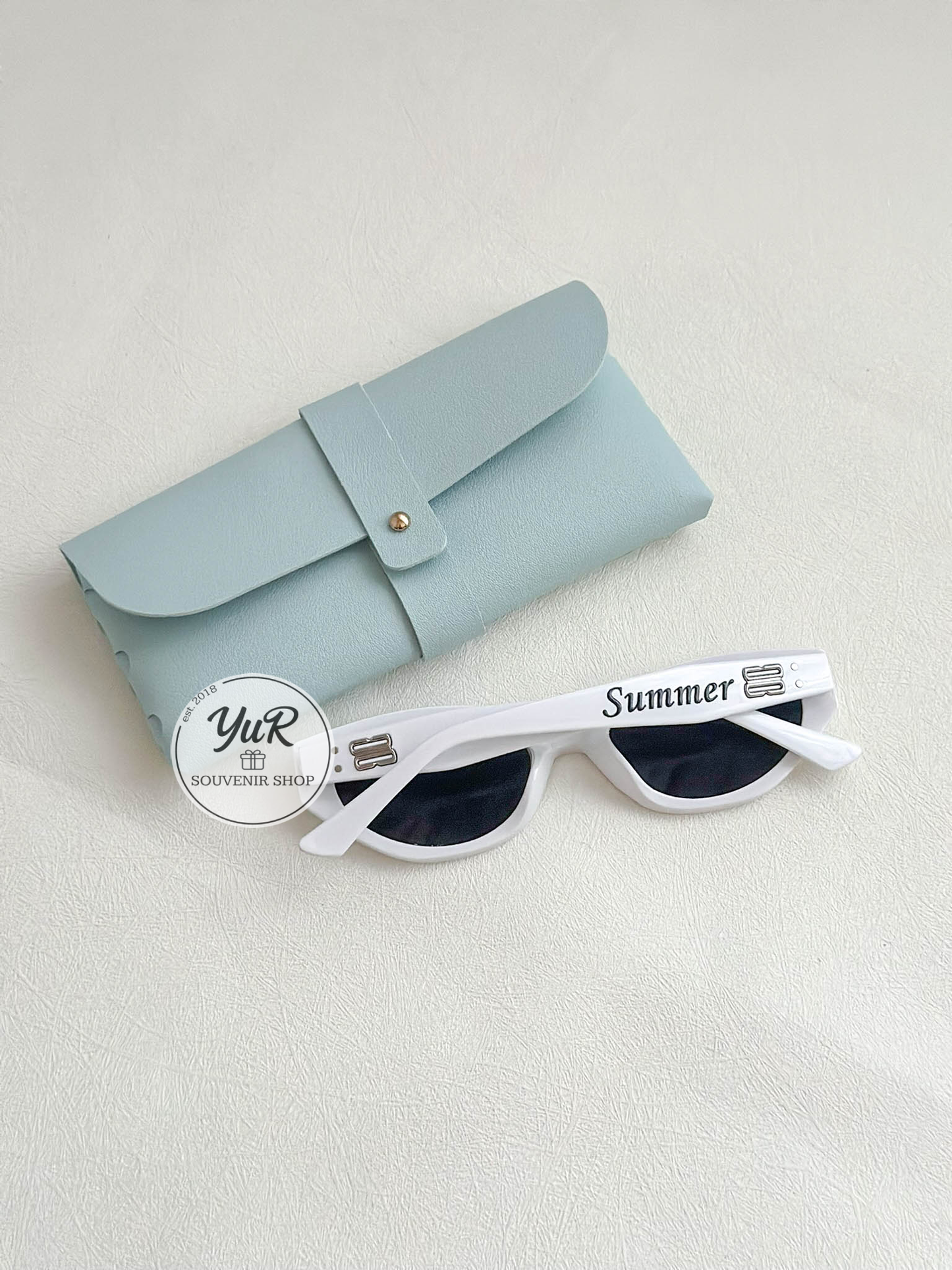 Sunglasses + case (ladies)