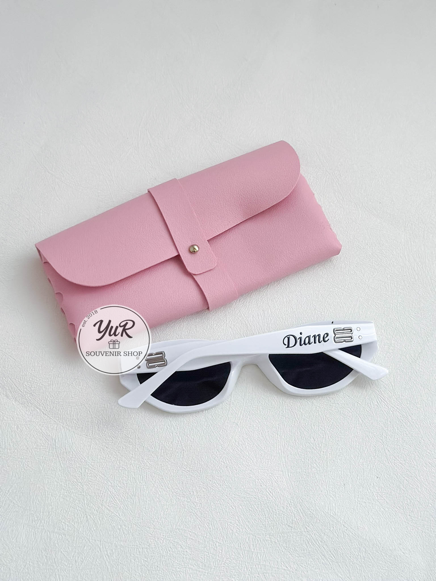 Sunglasses + case (ladies)