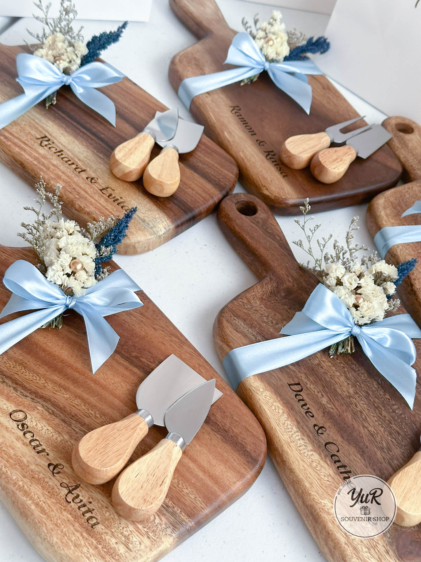 Acacia Chopping Board w/ Paper Bag
