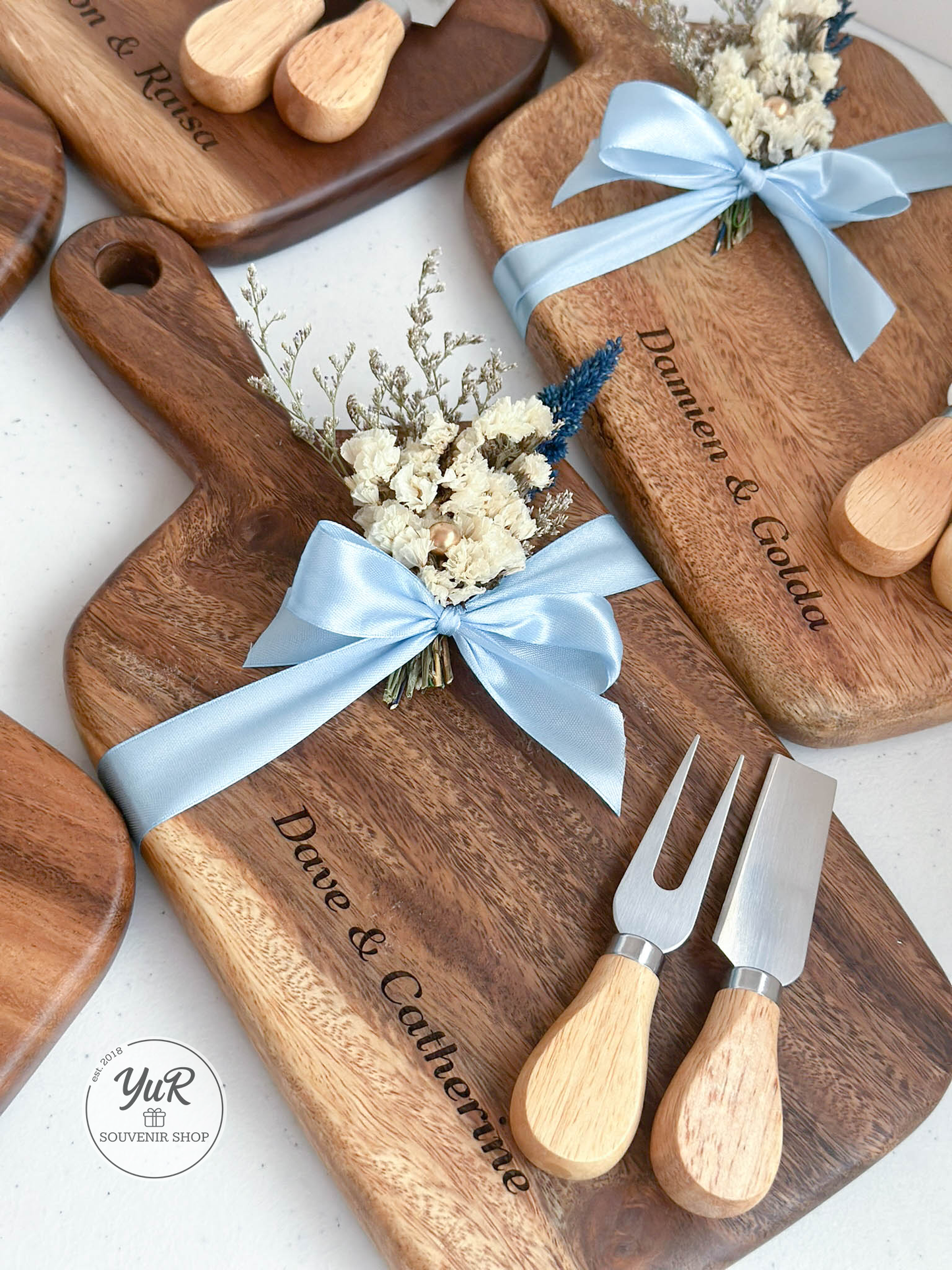 Acacia Chopping Board w/ Paper Bag