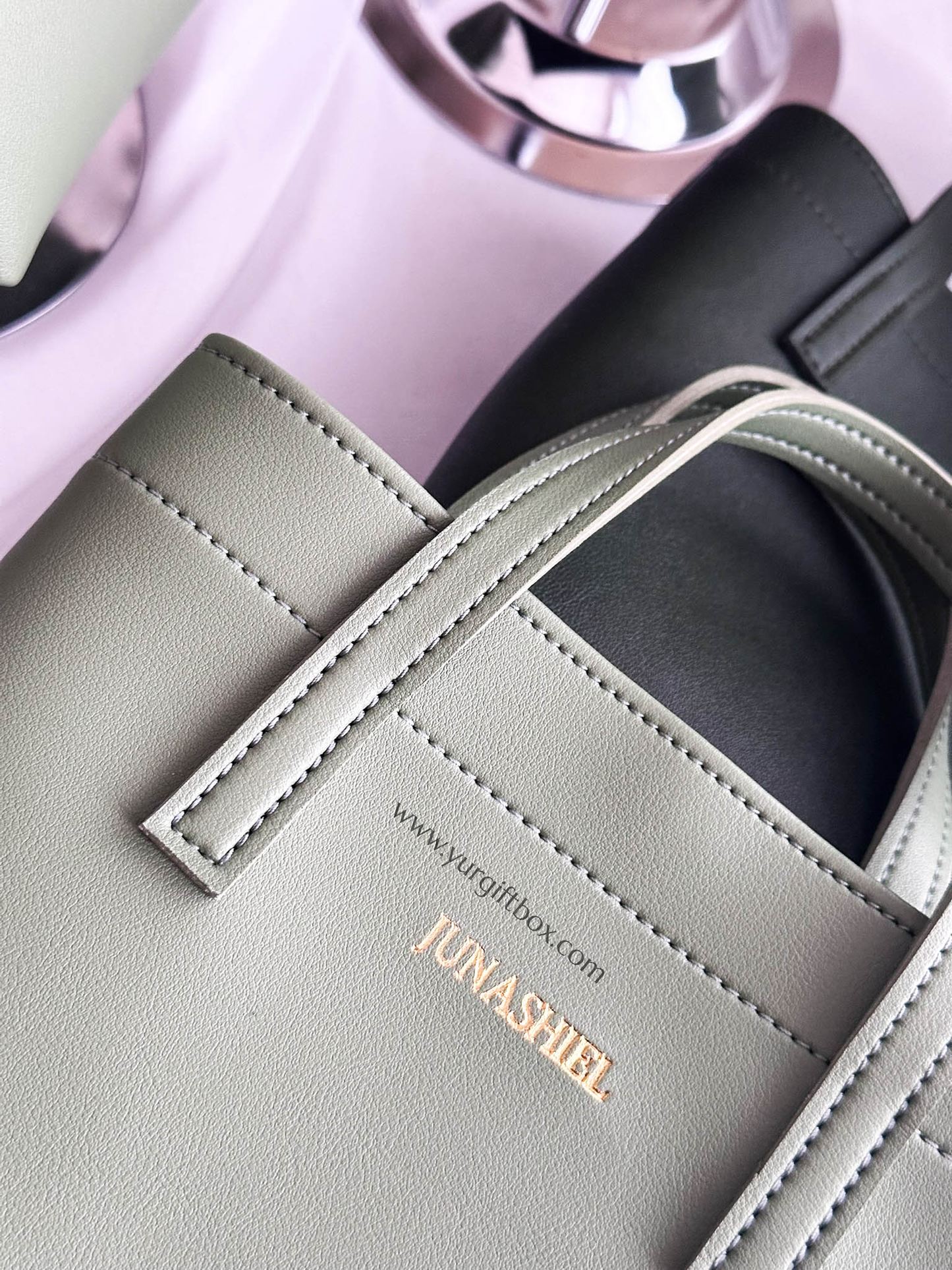 Hand Bag (leather)