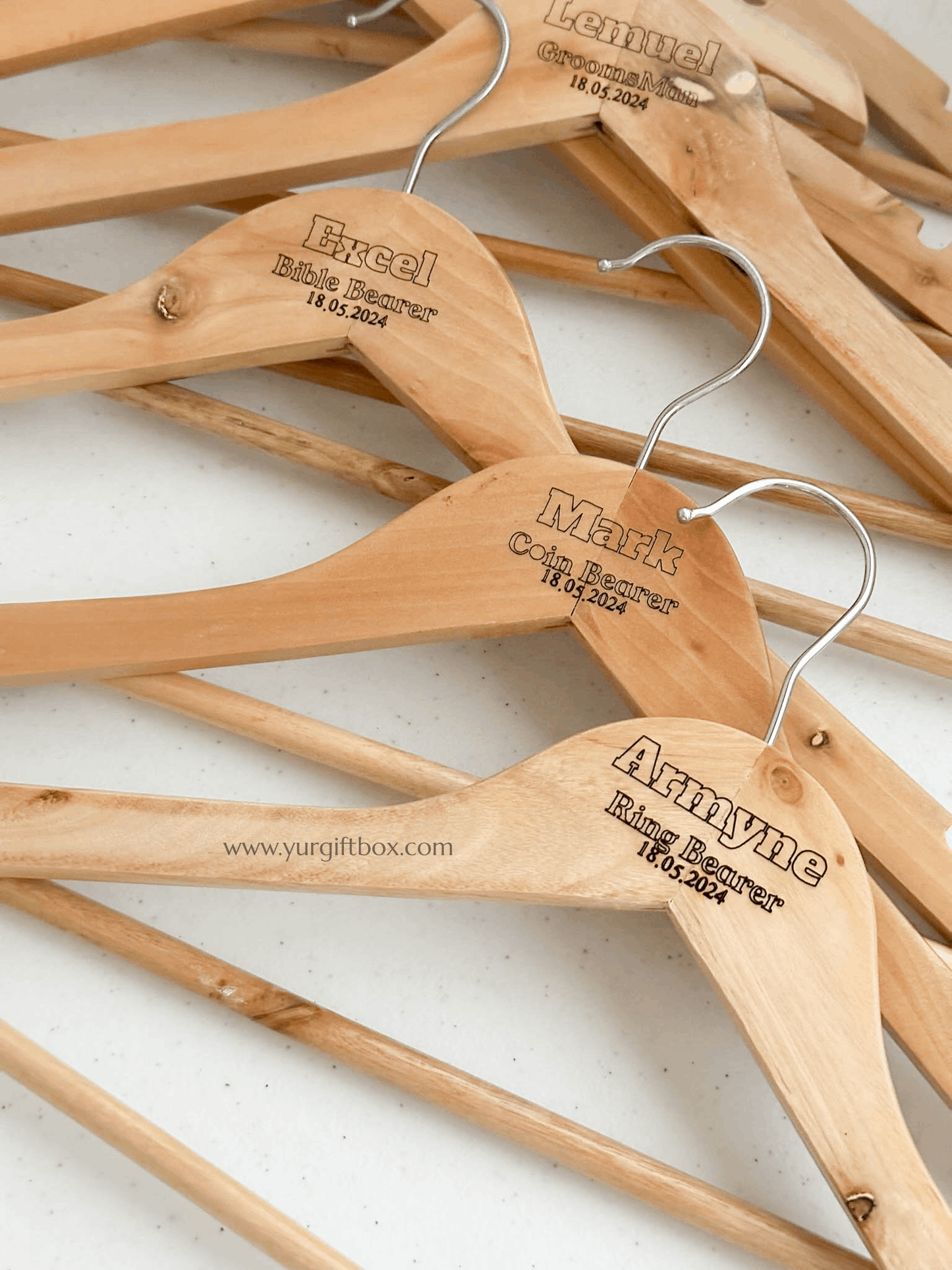 Wooden hanger (Men)