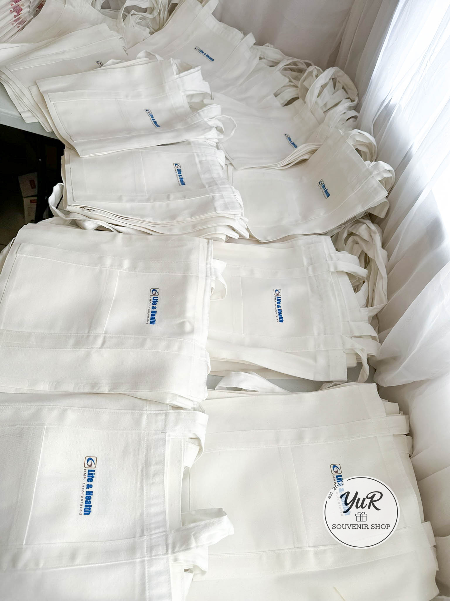 Tote bag with front pocket