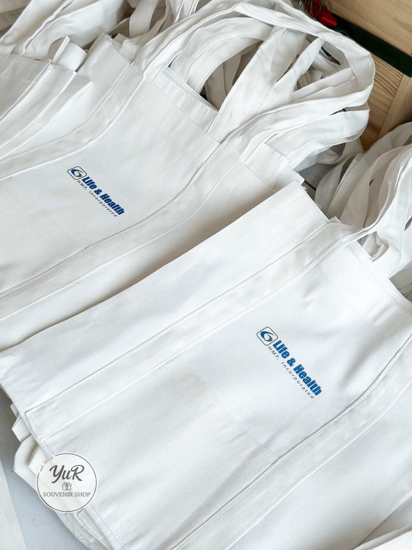 Tote bag with front pocket